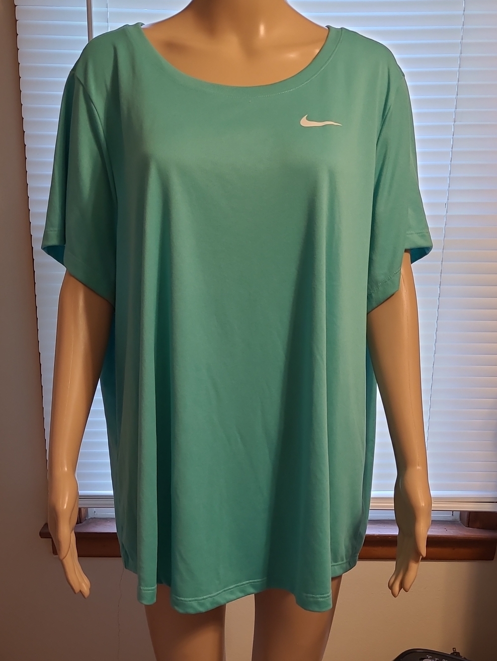Nike Women’s Teal Short-Sleeve Performance Tee. Size 3X